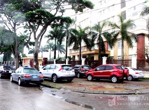 Thành phố Vinh xem xét phương án thu phí đỗ xe ô tô theo giờ