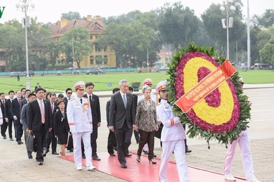 Thủ tướng Lý Hiển Long vào Lăng viếng Chủ tịch Hồ Chí Minh