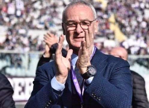 HLV Ranieri nhận giải thưởng 'Băng ghế Vàng'