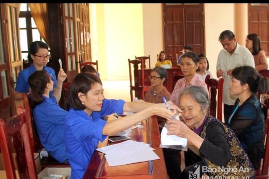 Bệnh viện Lao và bệnh phổi Nghệ An khám và cấp thuốc miễn phí cho 150 người nghèo