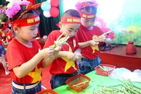 Hàng trăm em nhỏ Nghĩa Đàn tranh tài 'Bé thông minh nhanh trí'