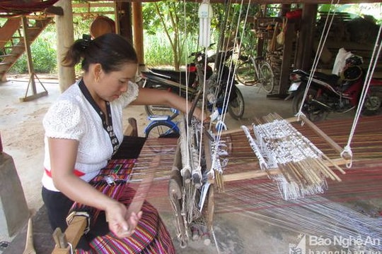 Phụ nữ bản Thái học cách làm du lịch cộng đồng