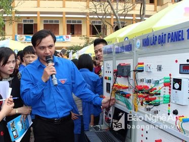 Tại sao màu áo xanh cứ phải đi với... rác?