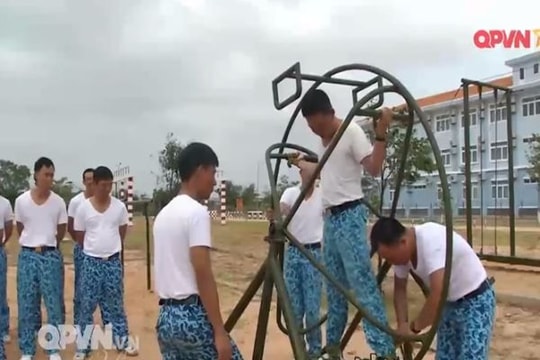 Xem bộ đội tàu ngầm Việt Nam huấn luyện