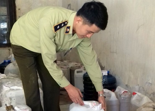 Phát hiện, tiêu hủy 1.340 lít rượu không rõ nguồn gốc