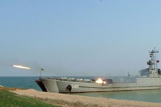 Đáng gờm hỏa lực tàu đổ bộ Project 771 của Việt Nam