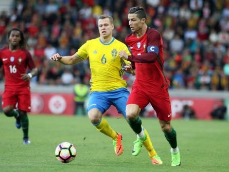 Ronaldo ghi bàn, Bồ Đào Nha vẫn thua ngược Thụy Điển