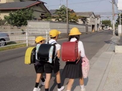 10 nguyên tắc dạy con tự đến trường an toàn