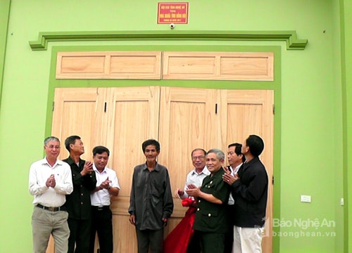 Bàn giao nhà nghĩa tình đồng đội cho cựu chiến binh khó khăn tại Yên Thành