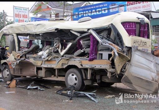 Nghệ An: Tai nạn thảm khốc liên tiếp, 6 người tử vong