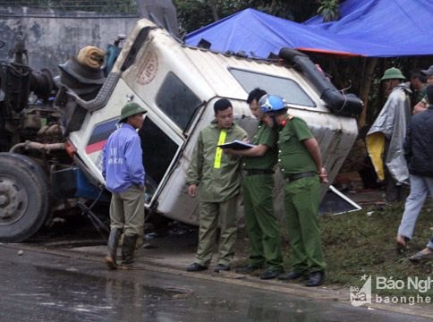 Công an điều tra vụ tai nạn thảm khốc liên tiếp khiến 6 người tử vong