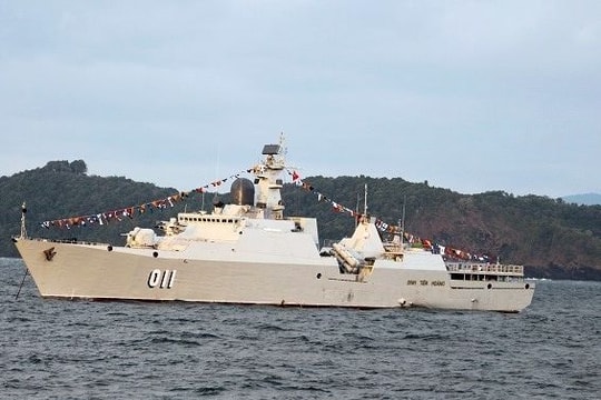 Tàu 'khủng' Nga chào hàng Việt Nam