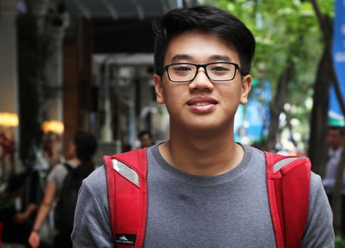 Nam sinh Việt giành học bổng 7 tỷ bằng bài luận về trẻ bán vé số