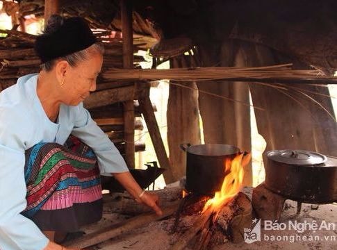 Vào rừng tìm lụi về nấu canh húa sán