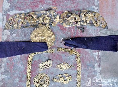 Hoàng bào, vương miện cổ