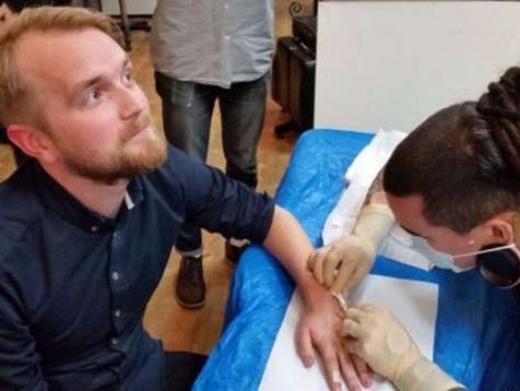 Thuỵ Điển: Cấy chip vào tay nhân viên để sử dụng văn phòng thông minh