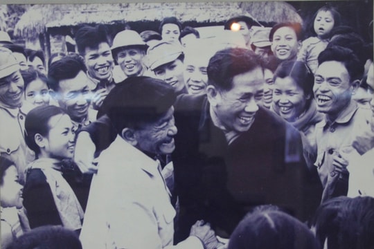 Những hình ảnh quý về cố Tổng Bí thư Lê Duẩn