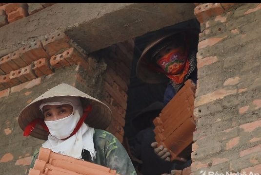 Cuộc sống của nữ phu lò ngói Tân Kỳ