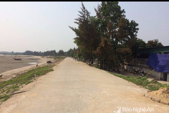 Thanh niên chém nhau trên bờ đê, 1 người nguy kịch