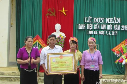 Kim Đa đón nhận danh hiệu Bản văn hóa