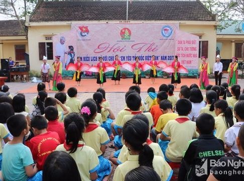 Sôi nổi Hội thi 'Em yêu tổ quốc Việt Nam'