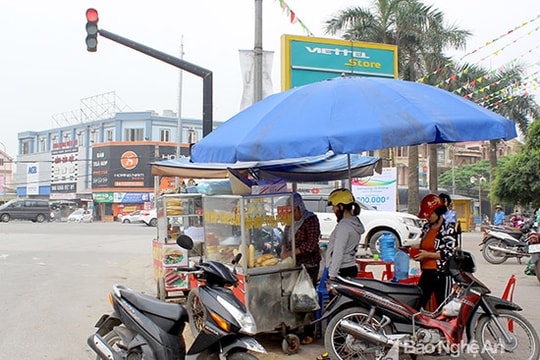 Lấn chiếm vỉa hè tràn lan ở Diễn Châu