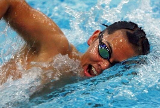 Cách xử lý đúng khi bị chuột rút và sứa đốt lúc tắm biển