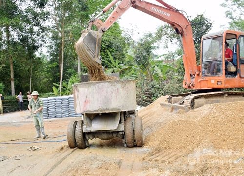 Nghệ An: Hơn 31.000 tấn xi măng làm giao thông nông thôn