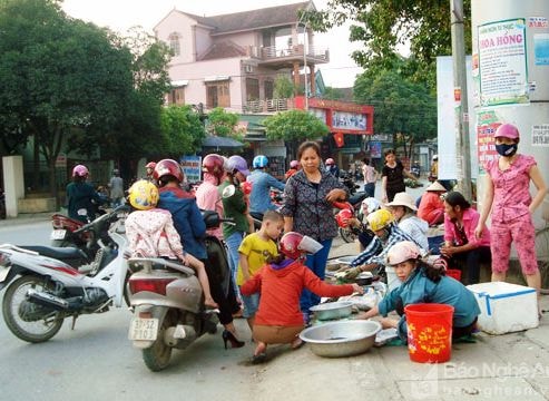 Biến lòng đường thành chợ