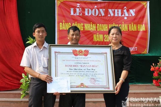 Phá Lõm đón nhận danh hiệu Bản văn hóa