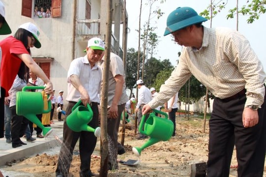'Toyota chung tay xanh hóa học đường' trồng 1000 cây xanh tại Nghệ An