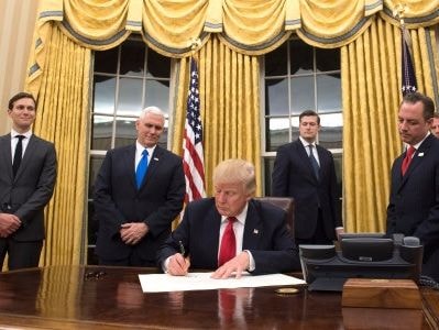 Mải không kích Syria, Chính phủ Mỹ quên mình sắp cạn tiền?