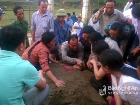 Sét đánh làm một người dân nguy kịch