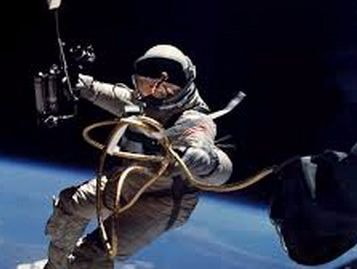 Yuri  Gagarin - người mở đầu kỷ nguyên chinh phục vũ trụ