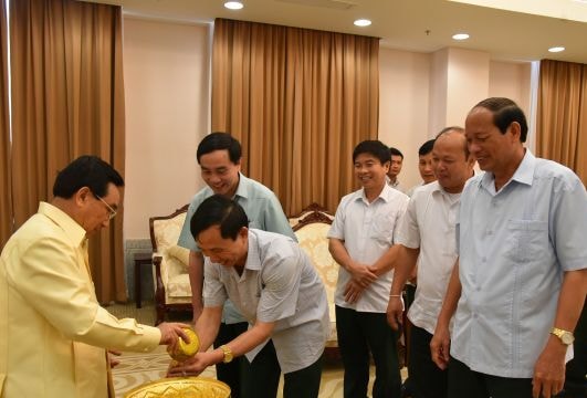 Bộ Tư lệnh Quân khu 4 chúc Tết Ban Bí thư Trung ương Đảng nhân dân cách mạng Lào