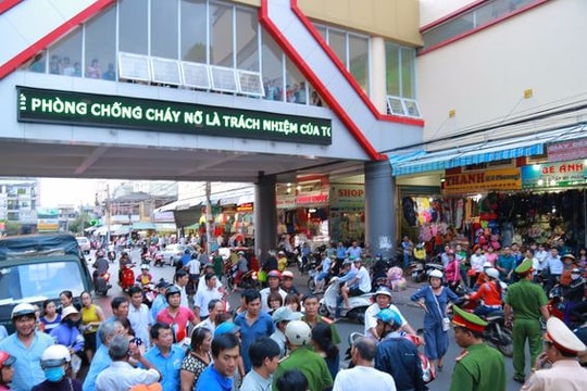 Phó Chủ tịch phường bị tát khi đi dẹp vỉa hè