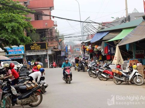 Thị xã Thái Hòa: Lòng, lề đường bị 'áp bức'