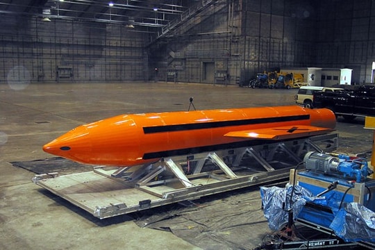 Quân đội Mỹ thả bom 'khủng' xuống Afghanistan