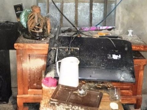 Truy tìm đám đông đập phá nhà trưởng công an xã