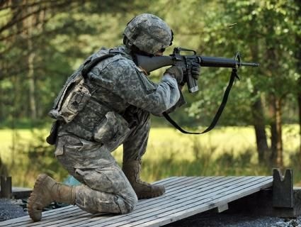 Cựu binh chiến tranh Việt Nam cho AK-47 và M16 tái đấu