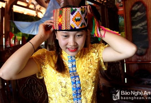 Nữ xạ thủ xinh như hoa khôi