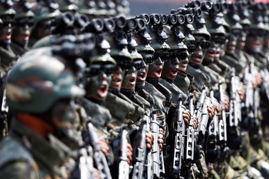 Cận cảnh màn phô diễn binh lực và vũ khí của Triều Tiên