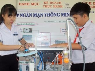 Bất ngờ với sáng chế đập ngăn mặn thông minh của học sinh phổ thông