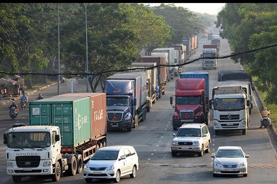 Kỹ năng lái xe tránh va chạm với 'hung thần' container