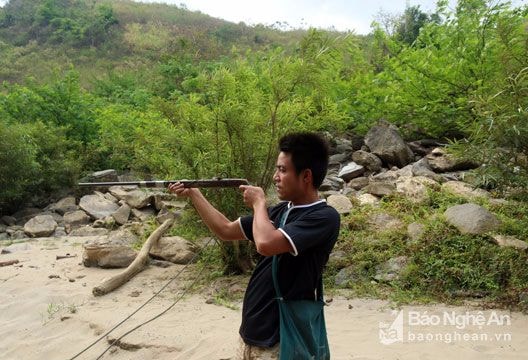 Đi săn bằng súng tự chế: Ẩn họa khôn lường!