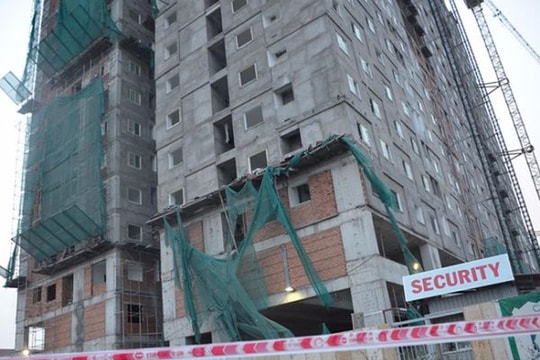 Sập giàn giáo công trình, 2 người thương vong