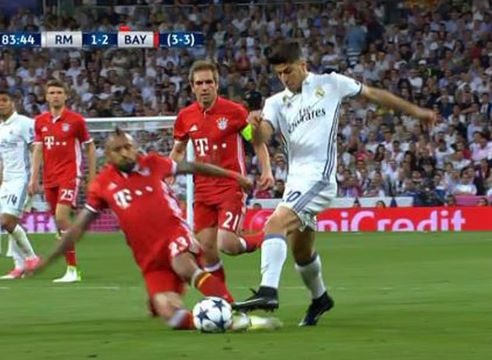 Sáu lần Real hưởng lợi từ trọng tài trong trận thắng Bayern 4-2