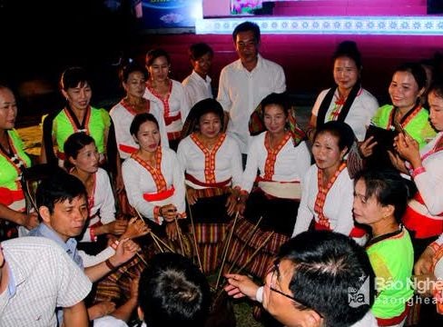 Vui ngày hội nơi cột mốc số 0