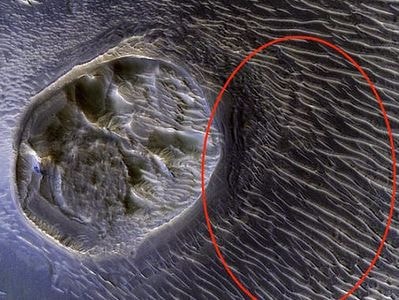 NASA công bố miệng núi lửa kỳ lạ nhất trên sao Hỏa