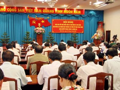 Thi nhau… nhận khuyết điểm!